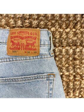 505 Levi’s Men’s Jeans (36x29) Light Wash Denim